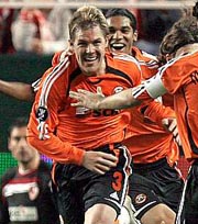 Томаш и рука бывшего капитана :)