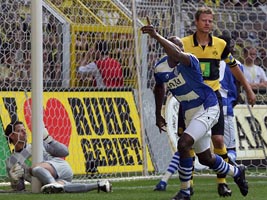 Ишиаку на фоне беспомощного Вернса, dpa