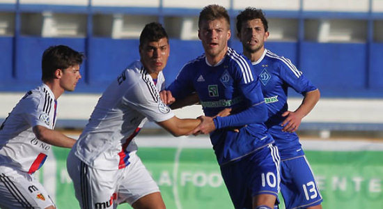 Драгович против Ярмоленко в спарринге на зимнем сборе, fcdynamo.kiev.ua