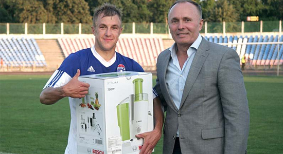 Дацюк (слева) принес выстраданную, желанную и очень важную победу Славутичу, fcslavutich.ck.ua