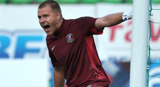 Евгений Боровик не раз спасал свою команду от гола, фото Маркияна Лысейко, Football.ua