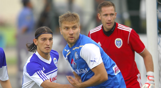 Сытника (в синем) оборона сумчан не удержала, olimpik.com.ua