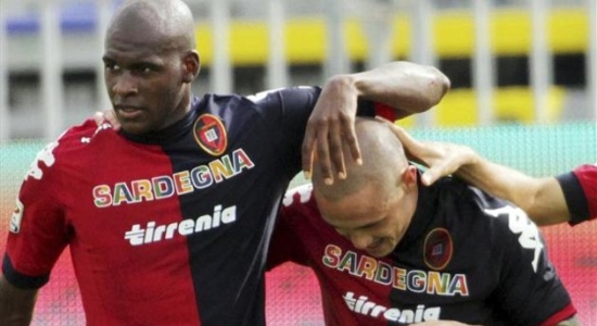 Виктор Ибарбо (слева) и Раджа Наингголан, фото forzaitalianfootball.com