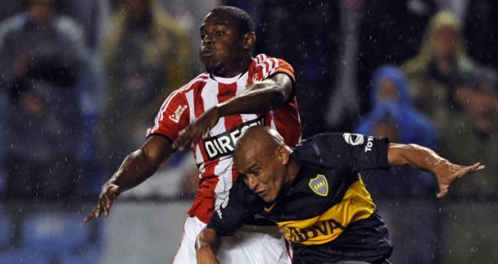 Сапата в игре против Боки, фото skysports.com