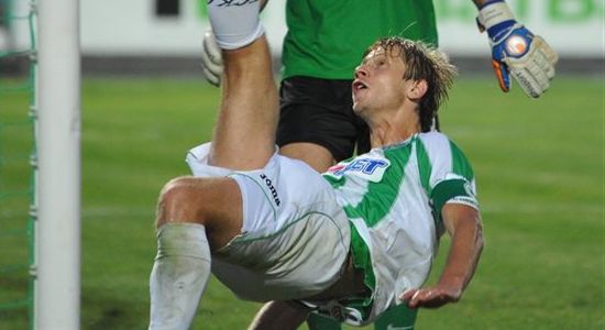 Федорчук атакует ворота Зари, фото Маркиян Лысейко, Football.ua