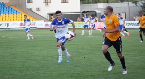 Гегам Кадимян (с мячом) снова отлично вошел в игру со скамейки, pfc.ukragrocom.com