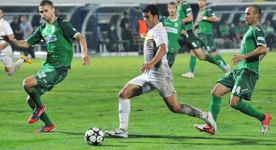 Жуниор Мораес в матче с Карпатами, фото Михаила Масловского, Football.ua