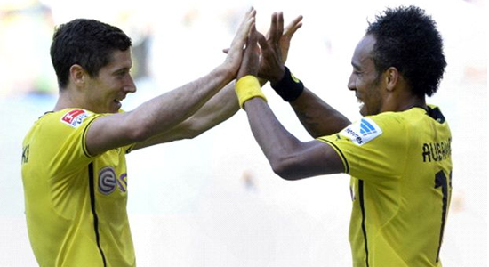 Роберт Левандовски и Пьер-Эмерик Обамеянг, goal.com