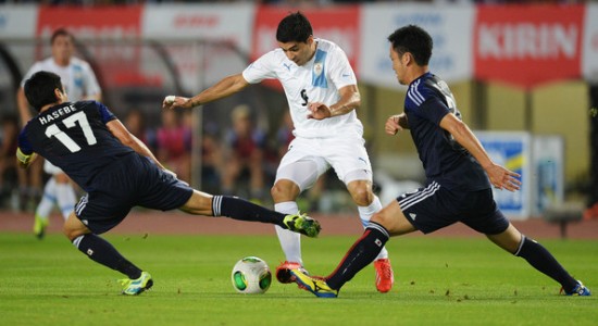 Луис Суарес в игре с японцами, Getty Images