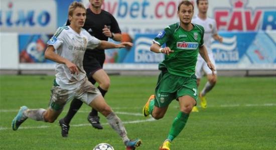 Игорь Пердута в матче с Карпатами, фото Маркияна Лысейко, Football.ua
