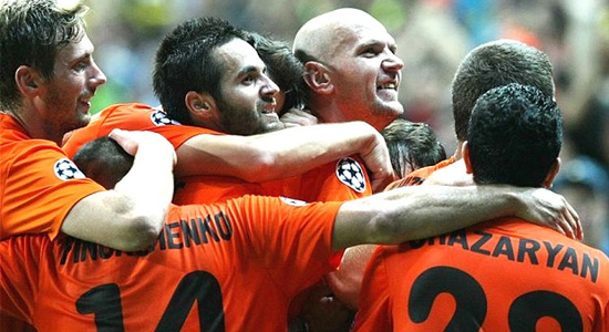 Карагандинский Шахтер празднует победу над Селтиком, фото telegraph.co.uk