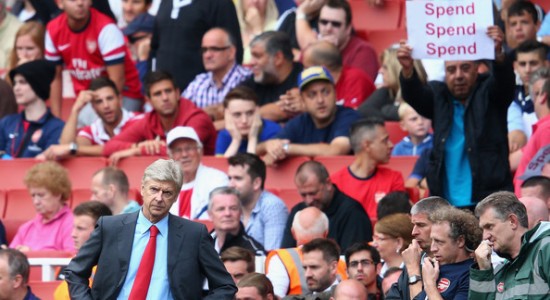 Болельщик Арсенала призывает Арсена Венгера тратить деньги на трансферы, Getty Images