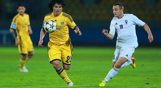 Михайло Кополовець (праворуч) у матчі з Металістом, Football.ua