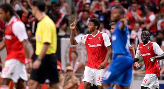 Адерллан Сантос празднует, Lusa