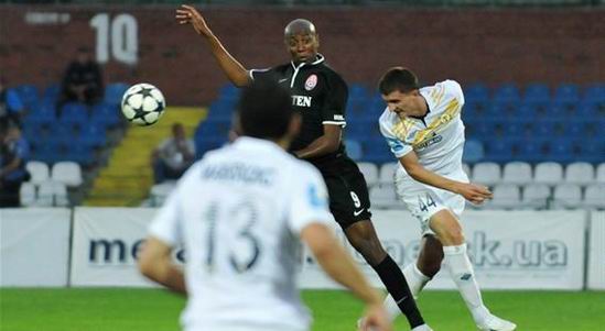 Данило (в черном), фото М.Масловского, Football.ua