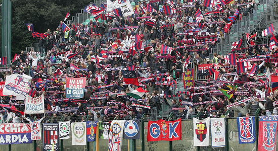 Фаны Болоньи не ладят с президентом. Фото Getty Images
