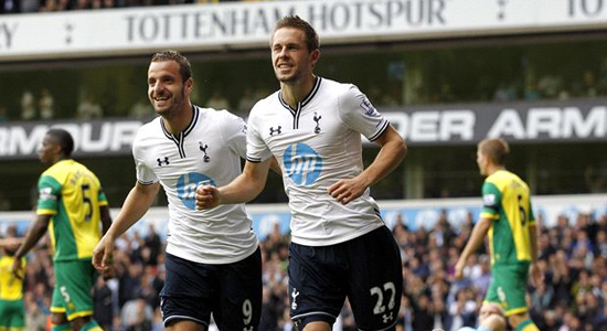 Тоттенхэм празднует гол в ворота Норвича, goal.com