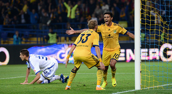 Шавьер открыл счет в матче. Фото Дмитрия Неймырка, Football.ua