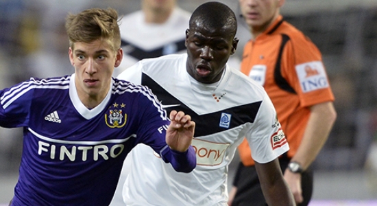 Калиду Кулибали (на заднем плане), voetbalnieuws.be
