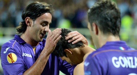 Аквилани и Родригес поздравляют Матоса с забитым голом, Getty Images