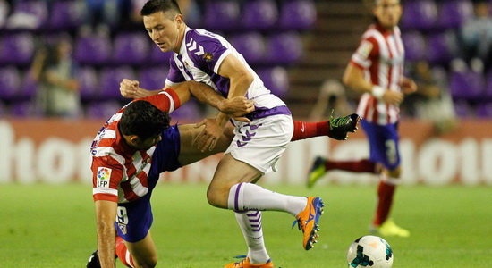 Диего Коста в привычной борьбе, фото as.com