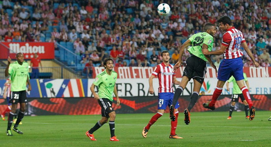 Диего Коста кладет второй мяч, фото as.com