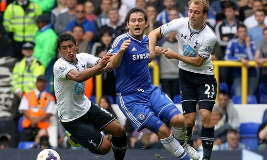 Лэмпард в окружении Паулиньо и Эриксена, РА