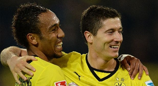 Пьер-Эмерик Обамеянг и Роберт Левандовски, фото goal.com