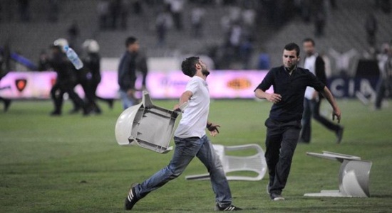 Болельщики во время матча Бешикташ - Галатасарай, Getty Images