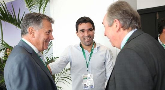 Деку, Action Images