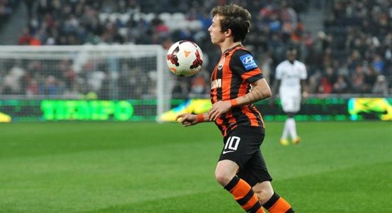 Бернард раздает, фото Михаила Масловского, Football.ua