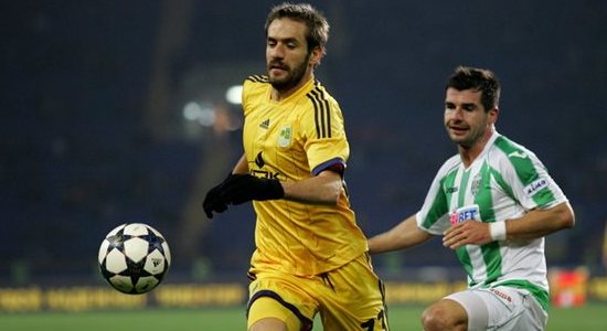 Марко Девич против Младена Бартуловича. Фото Дмитрия Неймырка, Football.ua