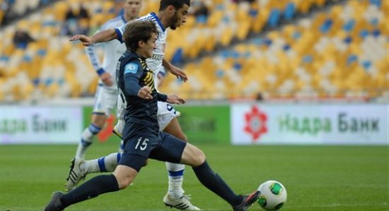 Зотов против Бельханда, фото И.Хохлова, Football.ua