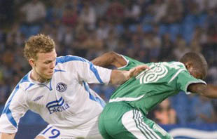 Виталий Денисов в борьбе с Эррерой, fcdnipro.dp.ua