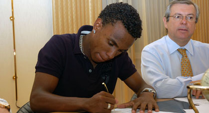 Вилльян подписывает контракт shakhtar.com