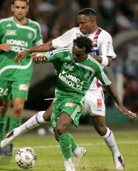 Кейта в борьбе с возможным 