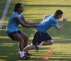 Роналдиньо в Барселоне не скучно, Reuters