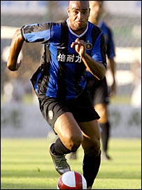 Адриано бежит из 