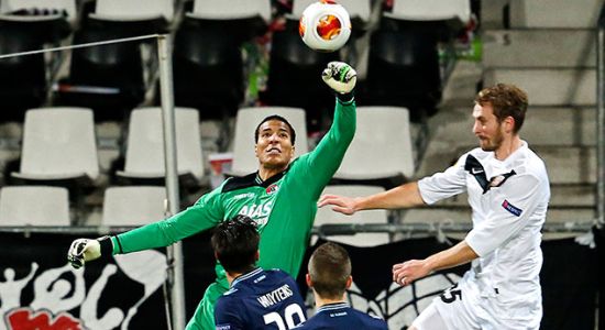 Команда Сергея Малого (он справа) едва не выстояла в Голландии, фото az.nl