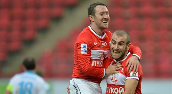 Мовсисян принимает поздравления после одного из трех голов. Фото Getty Images