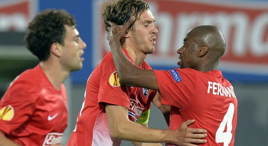 Юлиан Шустер (в центре). Getty Images