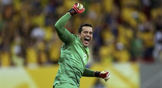 Жулио Сезар, Reuters