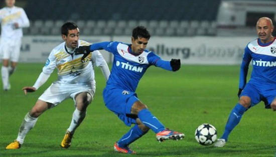 Рубен Гомес в матче с донецким Металлургом, Football.ua