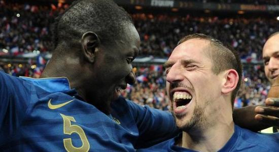 Сахо и Рибери празднуют выход на ЧМ, melty.fr