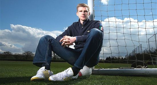 Пер Мертезакер, REX FEATURES