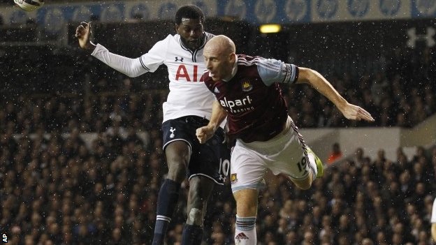 Адебайор открыл счет в матче, АР