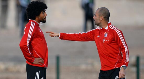 Данте получает наставления от Гвардиолы, Getty Images