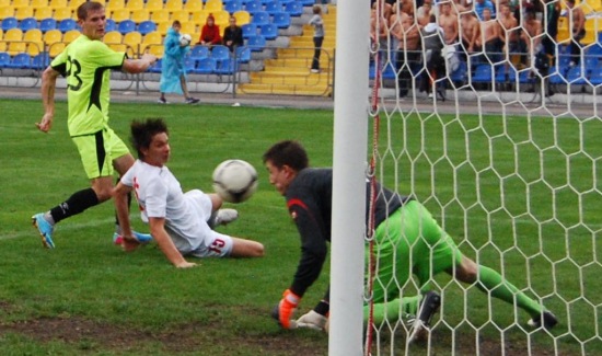 В Днепродзержинске белоцерковцы выстояли, несмотря на два пенальти, фото fcstal.com.ua