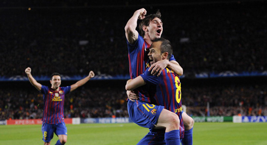 Иньеста носит Месси на руках, Getty Images