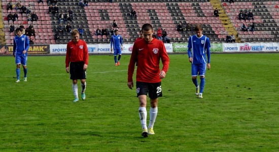 Руслан Степанюк (№25) привлек к себе внимание самого Металлиста, фото fcstal.lg.ua